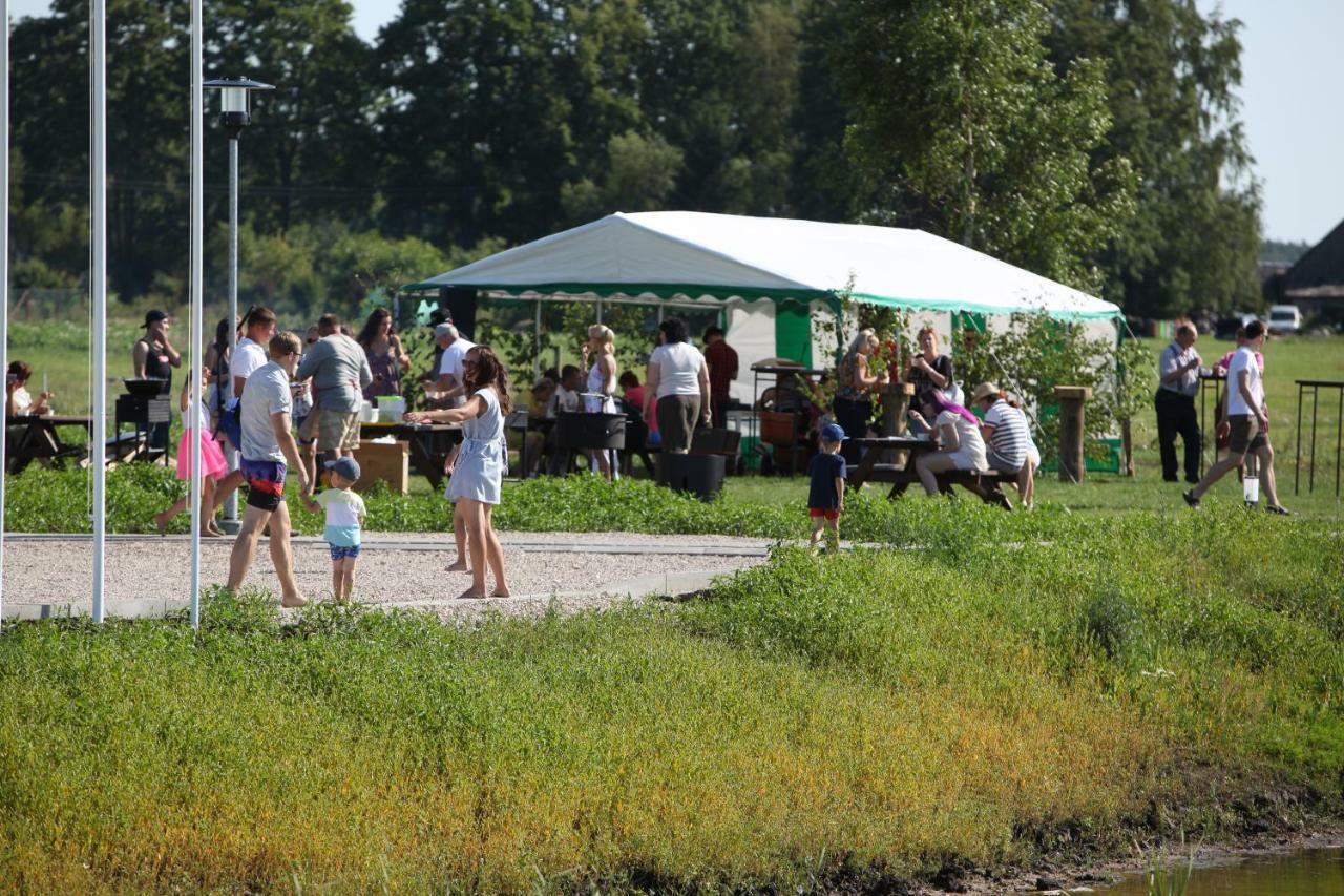 Karpu Dikis-Kempings Viesites Jaunmārupe Esterno foto